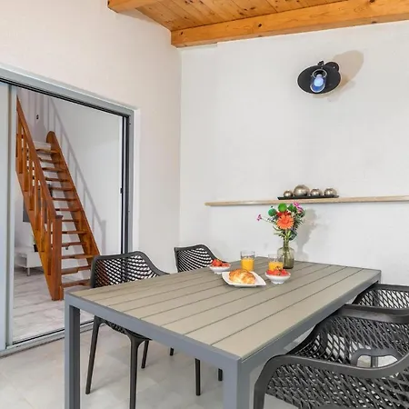 Beautiful In With Kitchen *