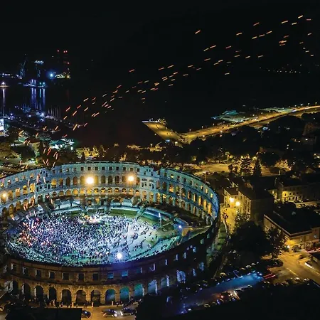 Beautiful In With Kitchen Dom wakacyjny