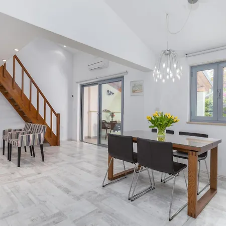 Beautiful In With Kitchen * Štinjan