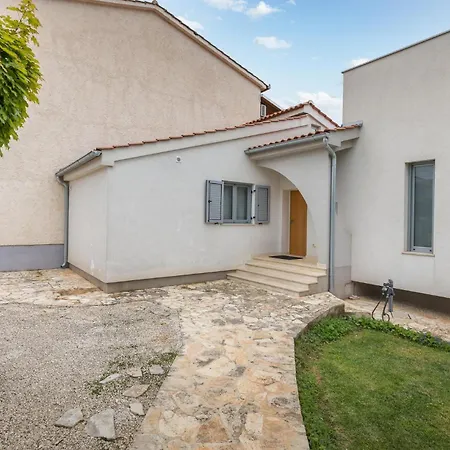 Beautiful In With Kitchen *