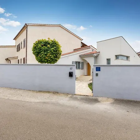 Beautiful In With Kitchen * Štinjan