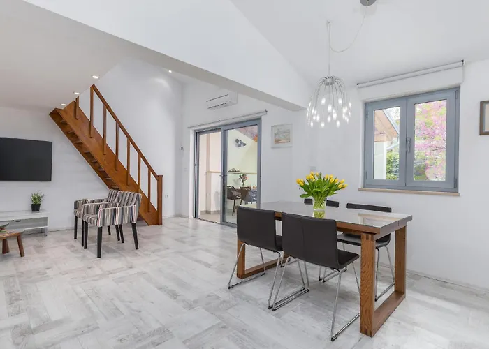 Beautiful In With Kitchen * Štinjan