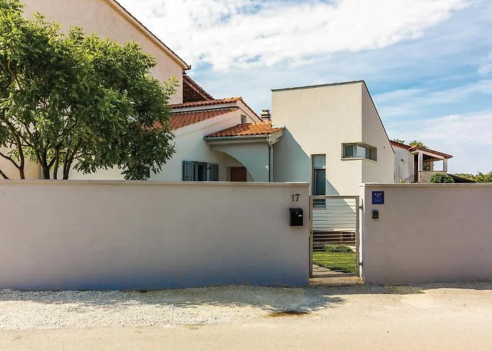 Beautiful In With Kitchen 펜션 스틴잔